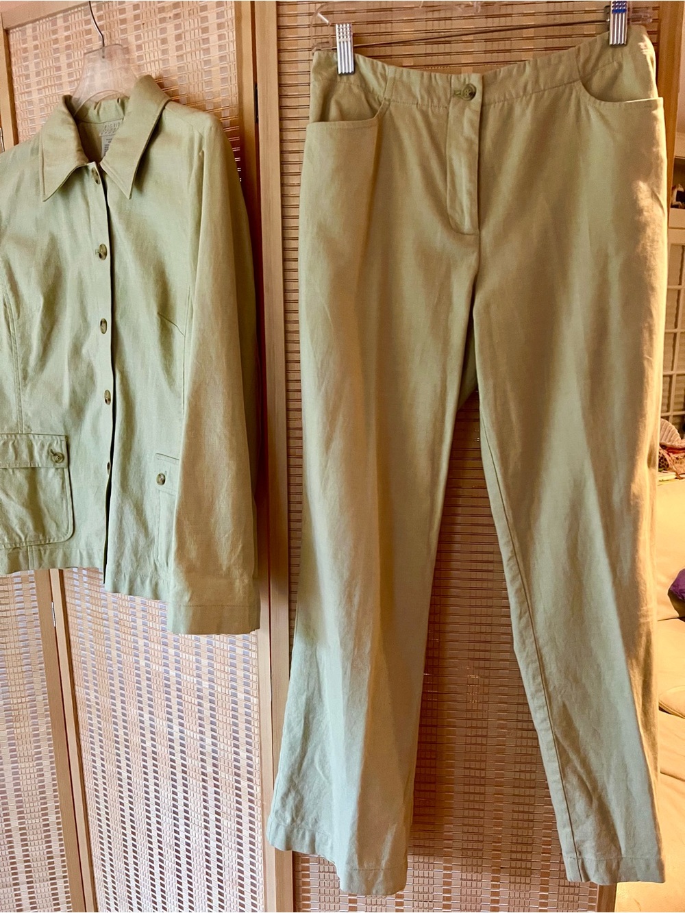 Sigrid Olsen Sport 
Pale Summer Green Cotton Blend Pant Suit Jacket Trousers P